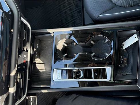 Used 2025 Volkswagen Atlas SEL Premium R-Line image 17