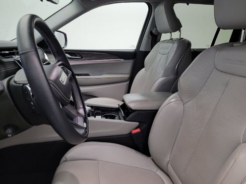 Used 2022 Jeep Grand Cherokee Overland w/ Advanced Protech Group III image 17