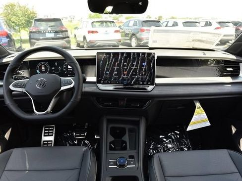 New 2026 Volkswagen Tiguan SE R-Line AWD/4WD image 7
