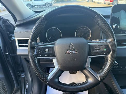 Used 2022 Mitsubishi Outlander SE AWD/4WD image 16