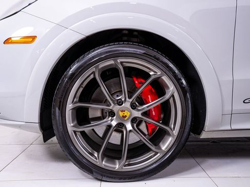 Used 2023 Porsche Cayenne GTS AWD/4WD image 12
