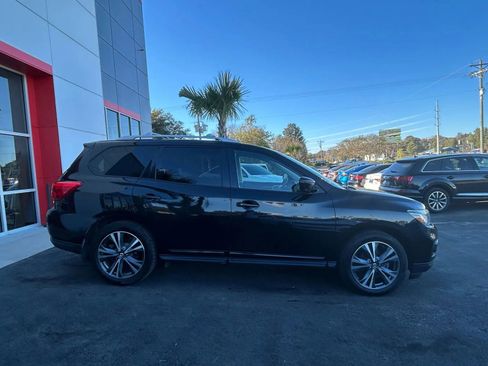 Used 2019 Nissan Pathfinder Platinum image 8