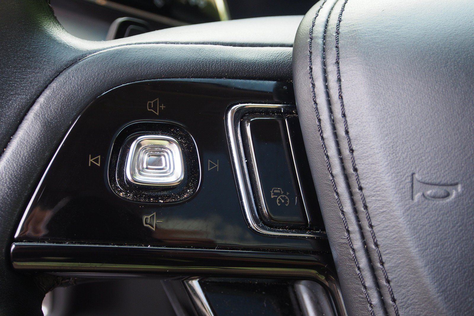 Used 2024 Lincoln Aviator Reserve w/ Equipment Group 201A RWD image 28
