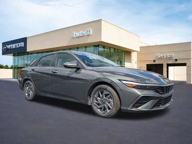 Certified 2025 Hyundai Elantra Hybrid FWD image 2