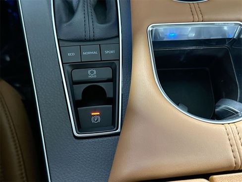 Used 2022 Toyota Avalon Limited image 28