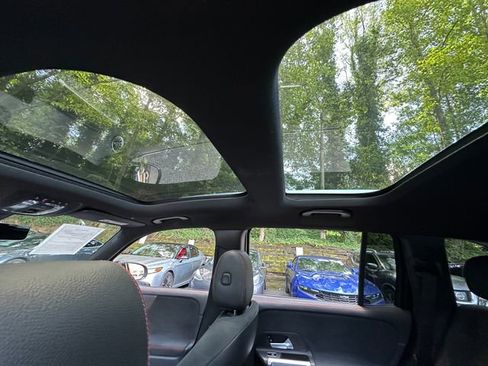 Used 2022 Mercedes-Benz GLB 250 4MATIC image 38