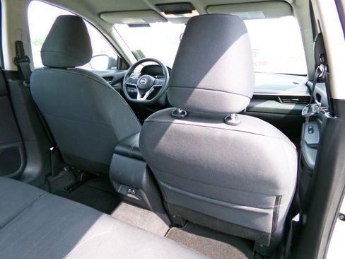Used 2025 Nissan Altima 2.5 SV FWD image 14