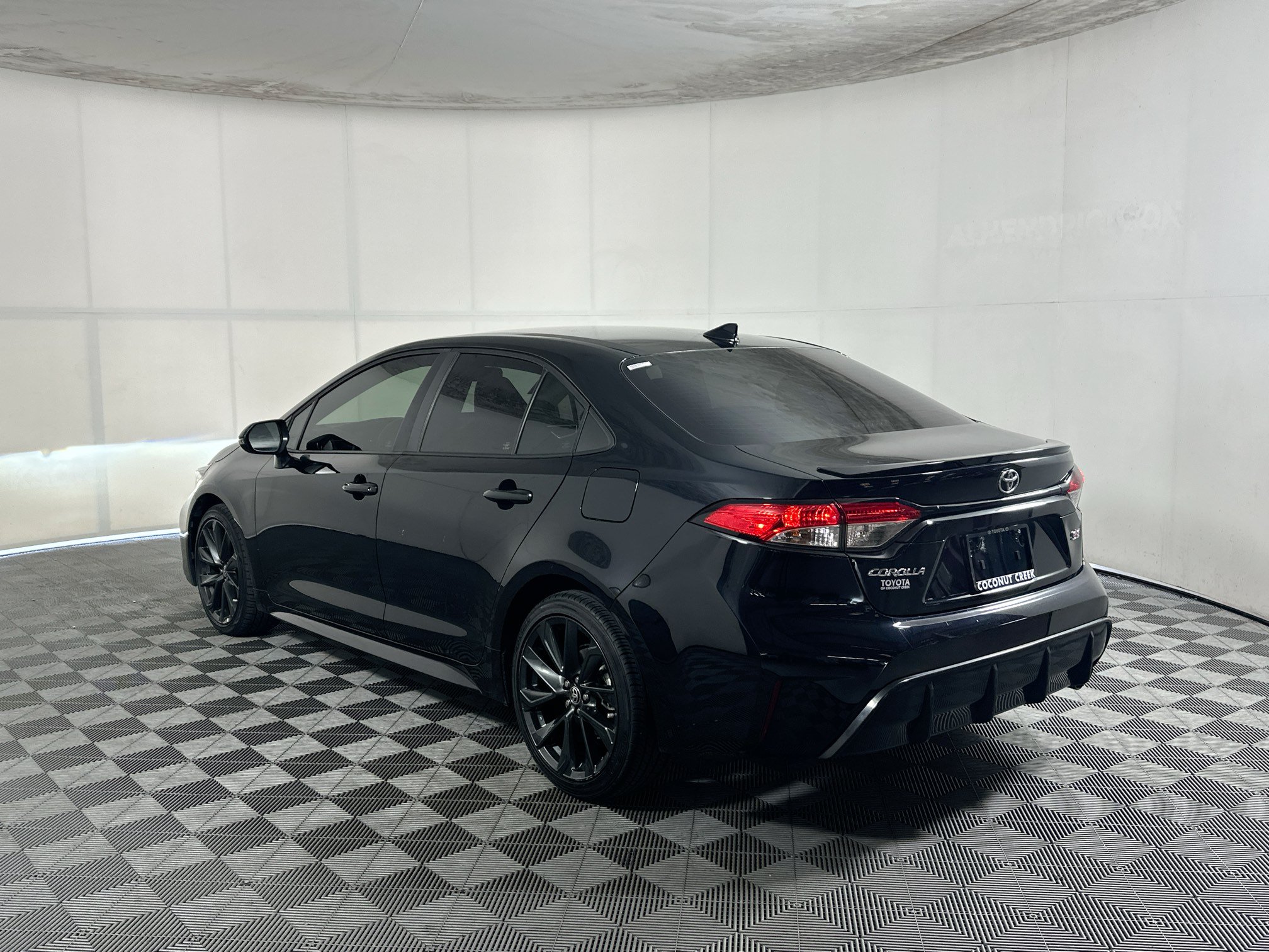 Used 2023 Toyota Corolla SE FWD image 5