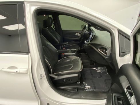 Used 2018 Chrysler Pacifica Limited w/ S Appearance Package image 23