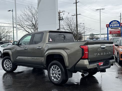 Used 2025 Toyota Tacoma Limited AWD/4WD image 16