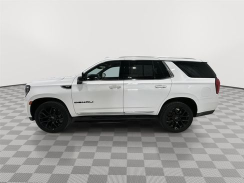 Used 2022 GMC Yukon Denali image 2