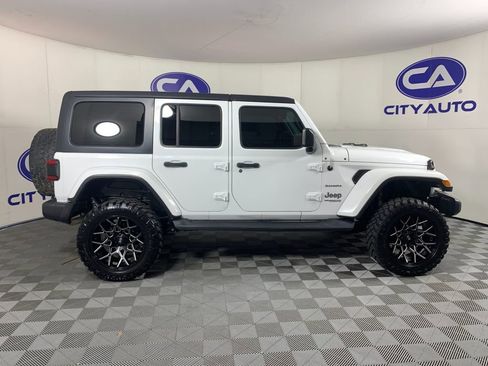 Used 2018 Jeep Wrangler Unlimited Sahara image 2