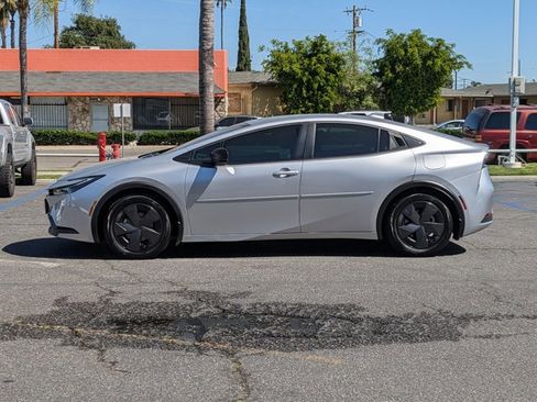 Used 2024 Toyota Prius LE image 9