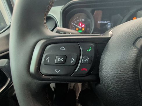 Used 2024 Jeep Wrangler Unlimited AWD/4WD image 17
