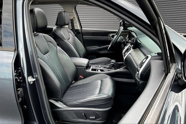 Used 2023 Kia Sorento EX w/ Panoramic Sunroof Package FWD image 29