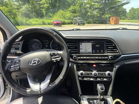 Used 2020 Hyundai Elantra Limited w/ Ultimate Package 03 FWD image 16