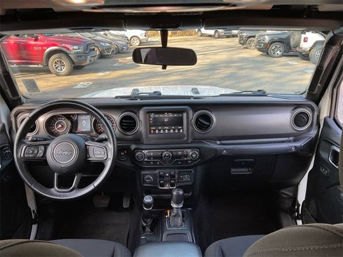 Certified 2022 Jeep Gladiator Willys image 18