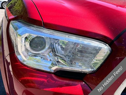 Used 2019 Toyota Tacoma SR5 AWD/4WD image 28