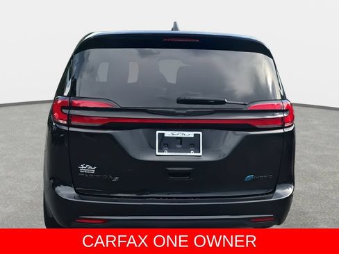 Used 2022 Chrysler Pacifica Touring-L w/ S Appearance Package FWD image 6