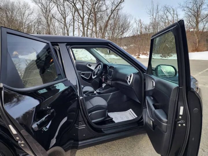 Used 2023 Kia Soul LX FWD image 4