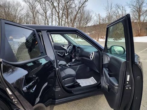 Used 2023 Kia Soul LX FWD image 4