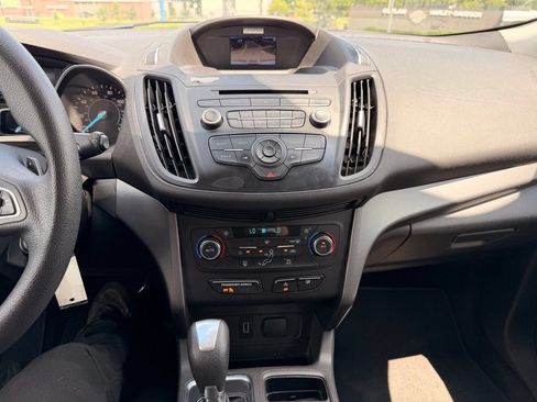 Used 2017 Ford Escape SE FWD image 4