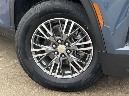 Used 2024 Chevrolet Traverse LT image 9