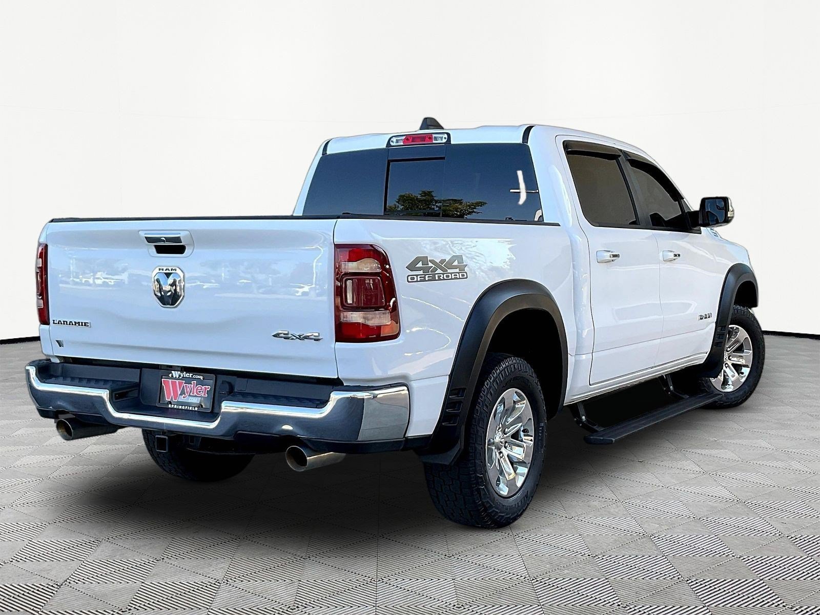 Used 2020 RAM 1500 Laramie w/ Off Road Group AWD/4WD image 6