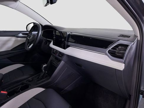 Used 2025 Volkswagen Taos SEL image 29