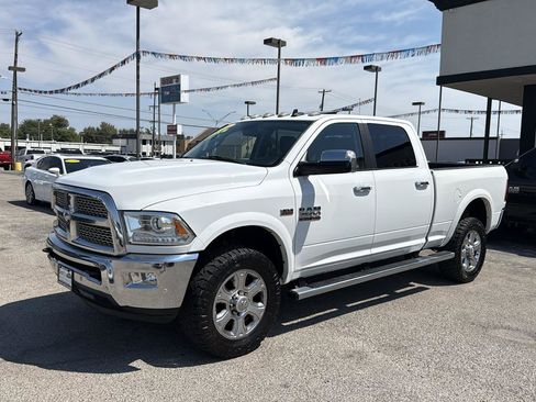 Used 2016 RAM 2500 Laramie w/ Convenience Group AWD/4WD image 2