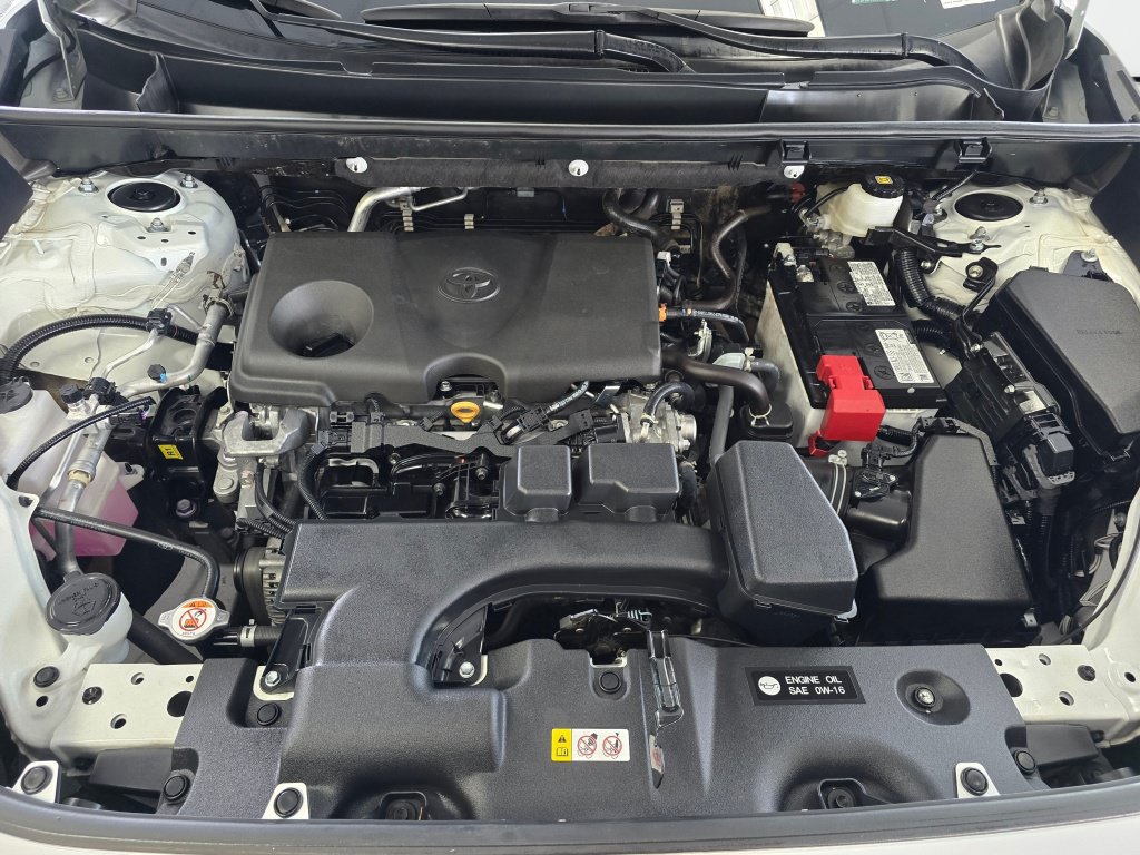 Used 2025 Toyota RAV4 XLE AWD/4WD image 12