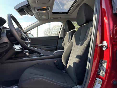 Used 2024 Hyundai Elantra SEL w/ Convenience Package FWD image 11