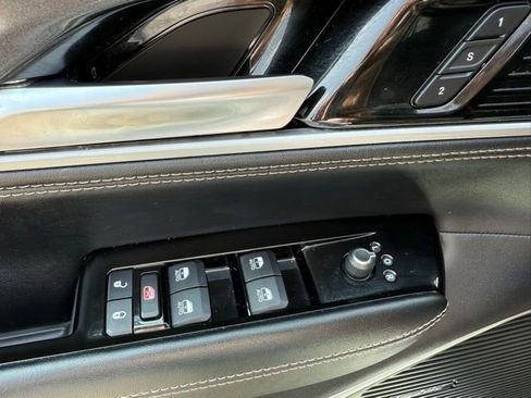 Used 2024 Jeep Wagoneer 4WD w/ Convenience Group I image 11