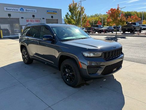 New 2025 Jeep Grand Cherokee Altitude image 7