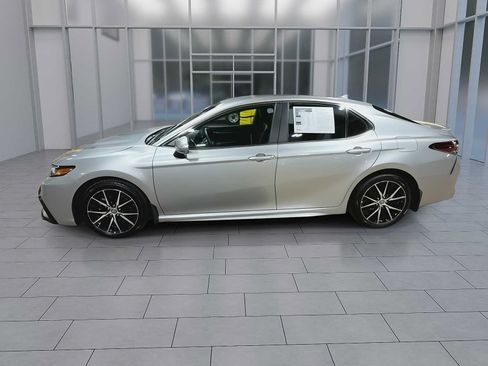 Used 2023 Toyota Camry SE w/ Convenience Package AWD/4WD image 5