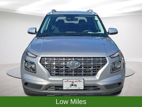 Used 2025 Hyundai Venue SEL FWD image 2