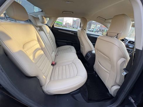 Used 2017 Ford Fusion SE w/ Fusion SE Technology Package FWD image 26