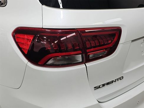 Used 2019 Kia Sorento EX image 40