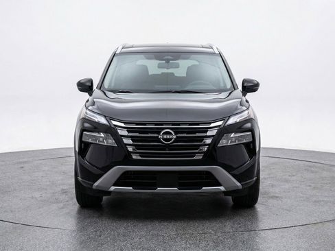 Used 2025 Nissan Rogue SV FWD image 2