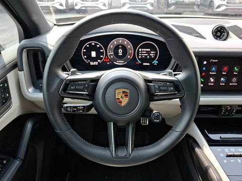 Used 2024 Porsche Cayenne S AWD/4WD image 21
