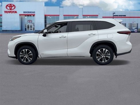 Certified 2025 Toyota Highlander XLE image 3