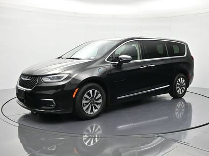 Used 2023 Chrysler Pacifica Limited