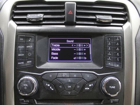 Used 2018 Ford Fusion SE image 18