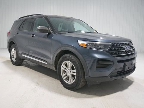 Certified 2022 Ford Explorer XLT w/ Class IV Trailer Tow Package image 3