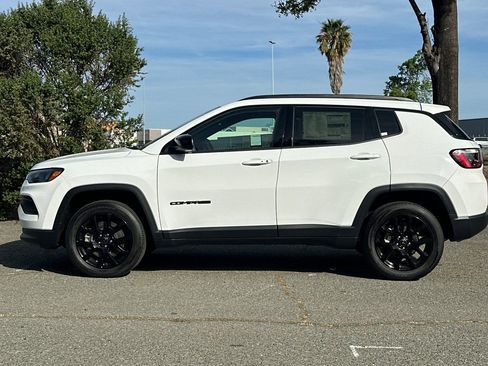 New 2026 Jeep Compass Latitude image 6