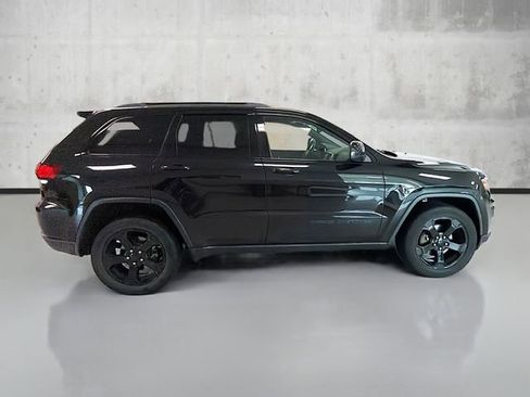 Used 2018 Jeep Grand Cherokee Laredo image 4