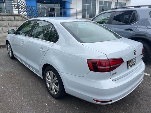 Used 2017 Volkswagen Jetta S w/ Jetta S Cold Weather Package FWD image 6