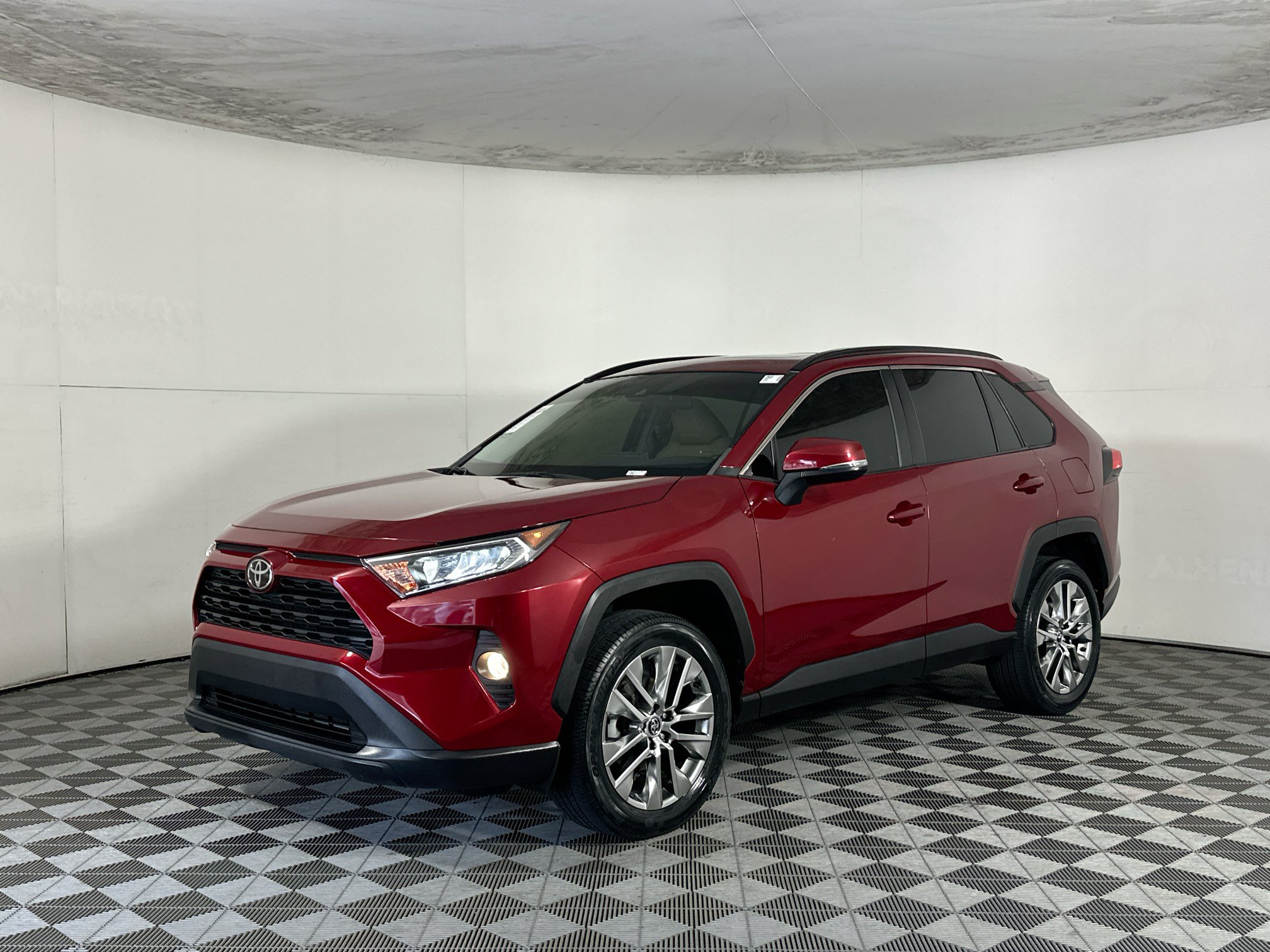 Used 2020 Toyota RAV4 XLE Premium FWD image 7