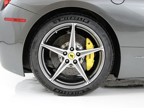 Certified 2013 Ferrari 458 Spider RWD image 24