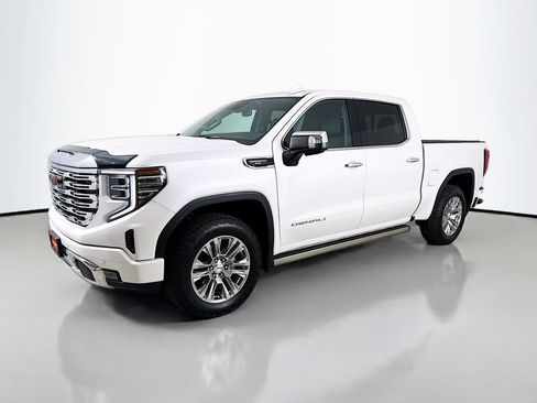 Used 2022 GMC Sierra 1500 Denali w/ Denali Carbonpro Edition AWD/4WD image 3
